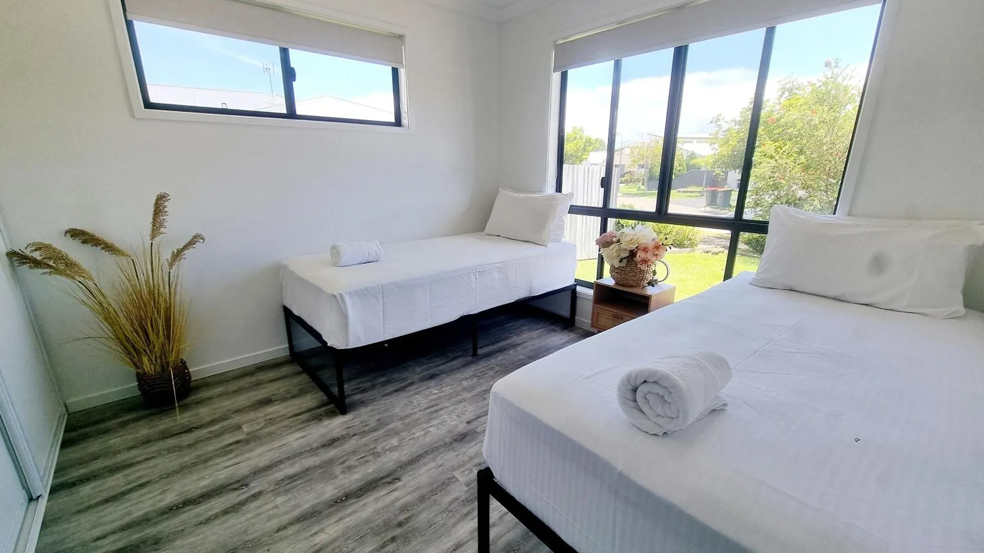 Private And Spacious Getaway, Close To Everything Urraween Holiday home