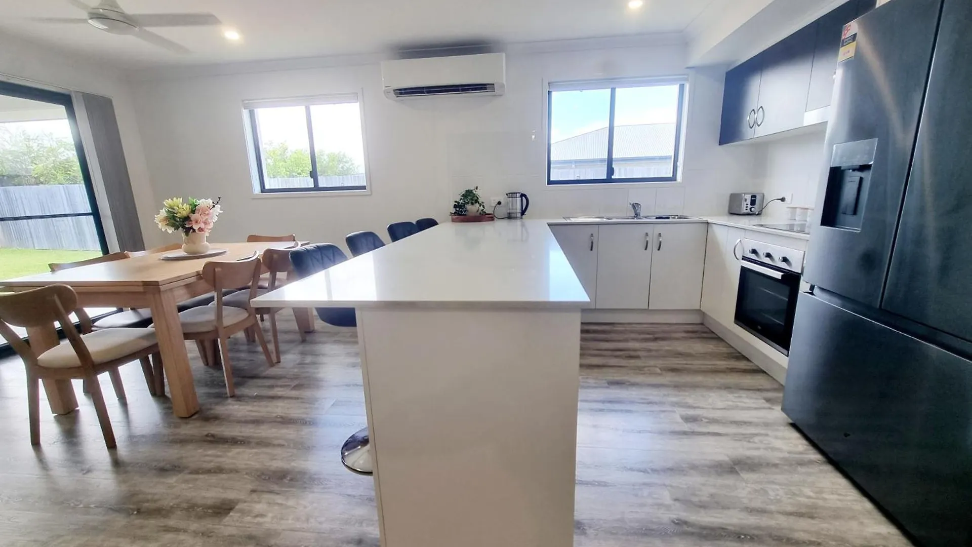 Private And Spacious Getaway, Close To Everything Urraween 0*,