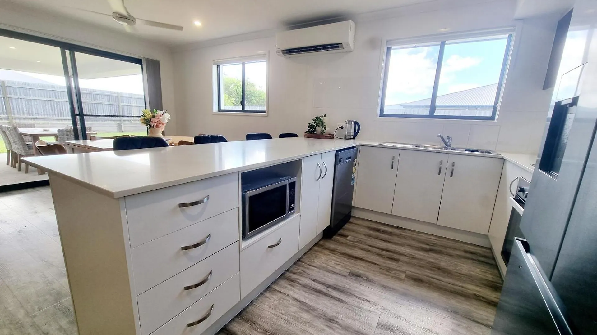 Private And Spacious Getaway, Close To Everything Urraween Holiday home